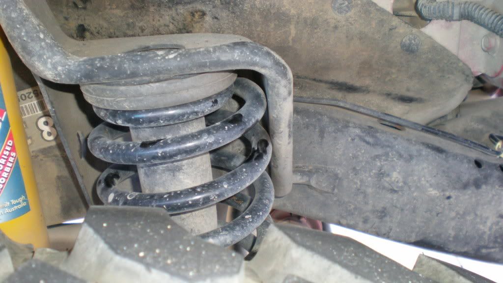 Passengerside front coil spring rubbing frame? Pirate 4x4